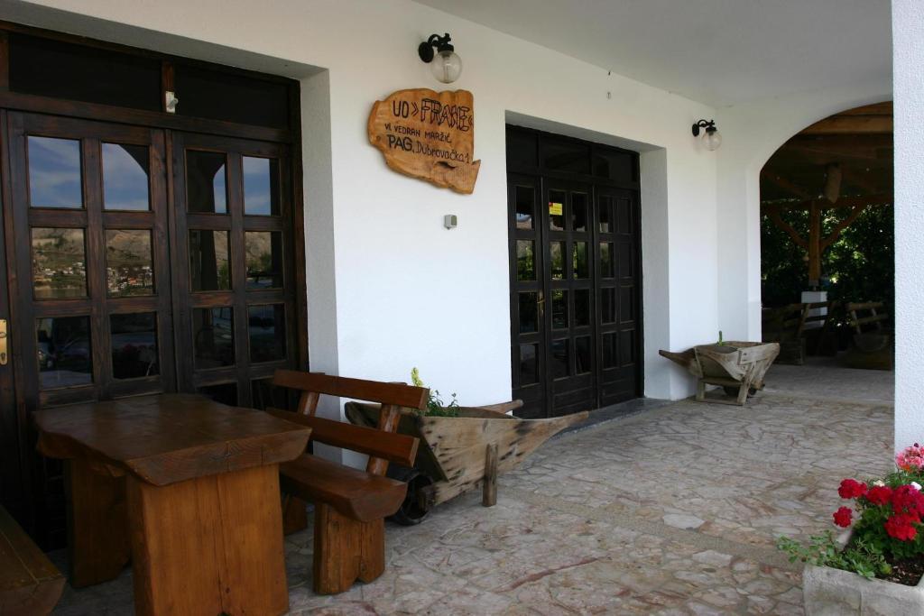 Guest House Frane Pag Town Exterior foto